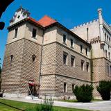 Obrazek: Widok z ukosa Zamek na Mirowie Książ Wielkim