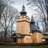 Image: Ostry Wierch and the small Orthodox churches