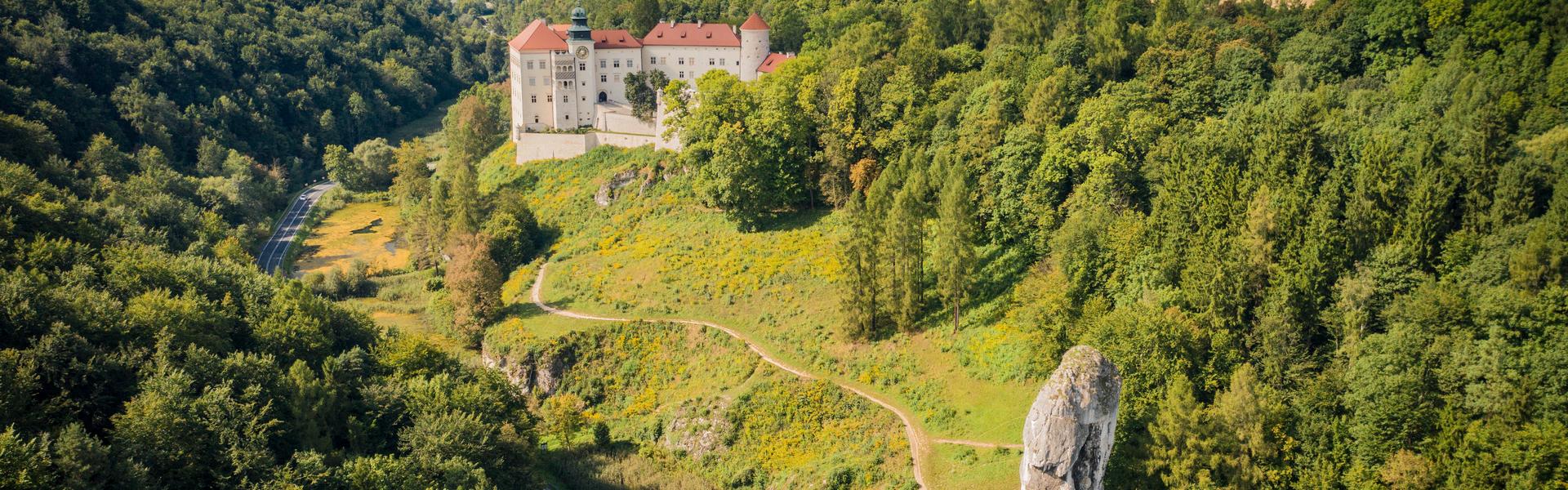 Leżący na Szlaku Orlich Gniazd zamek w Pieskowej Skale.